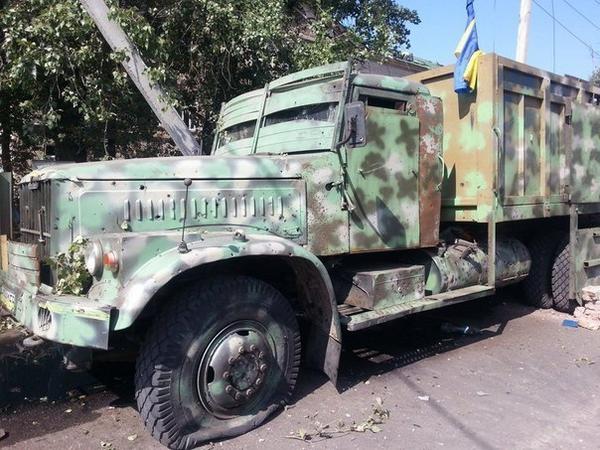 Разбитый грузовик украинской армии в Новороссии