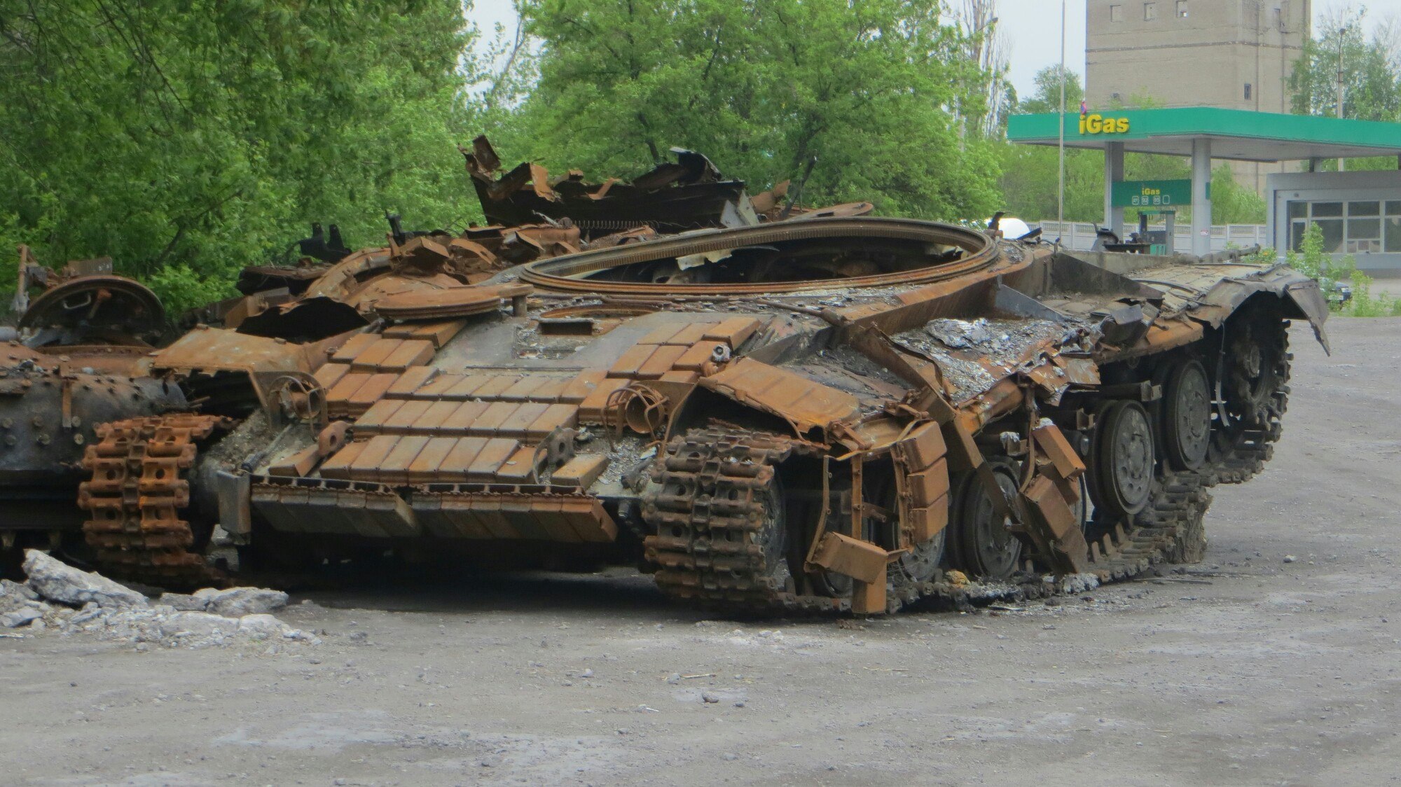  Взорванный украинский танк. Енакиево.