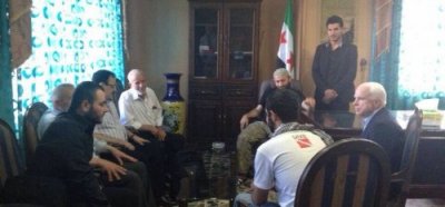 Джон Маккейн на встрече с членами штаба Свободной сирийской армии