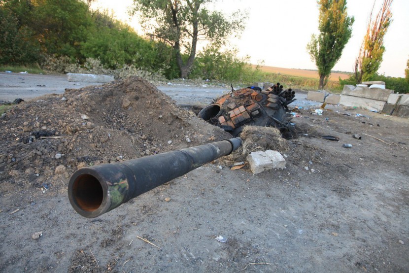 Подбитый украинский танк