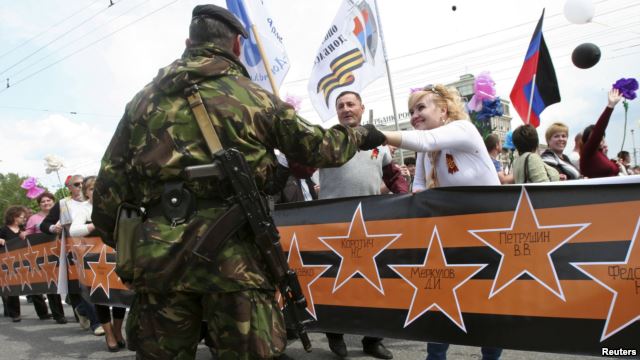 В Киеве предлагают не жалеть для жителей Донбасса слов "предатель" и "коллаборационист"