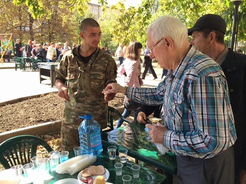 Молодежь танцевала