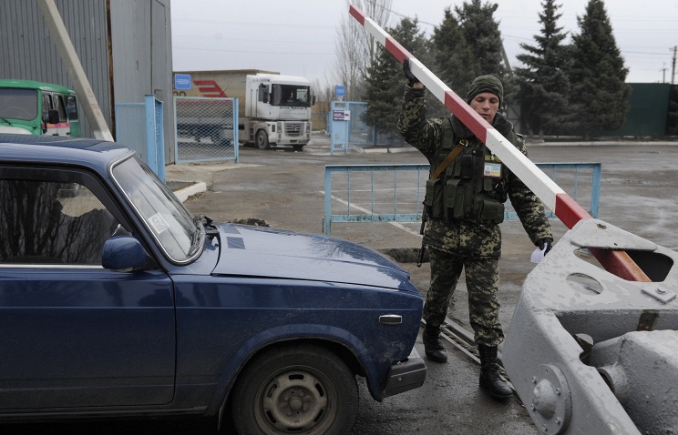 Крымская таможня: Украина возобновила пропуск легкового транспорта в республику