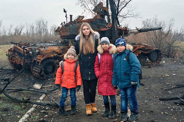 15 летняя спортсменка, рекордсменка мира Марьяна Наумова уже была на Донбассе, посещала местные школы, базы ополченцев, место крушения «Боинга»