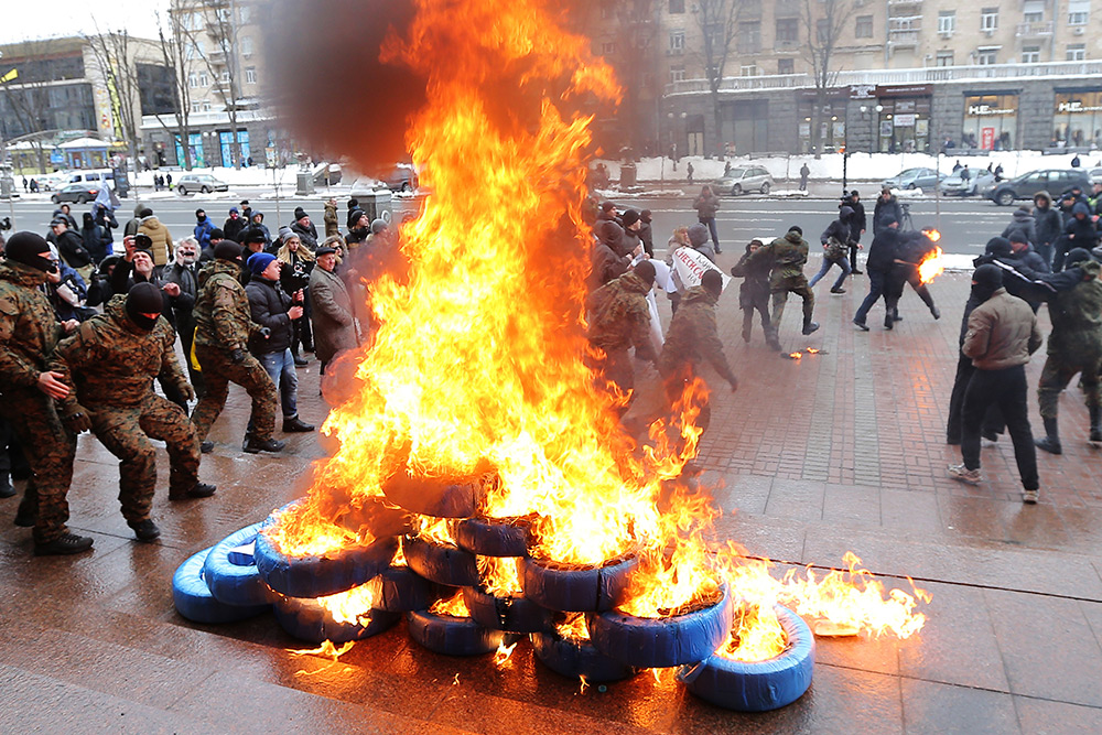 Зачем жгут покрышки на митингах