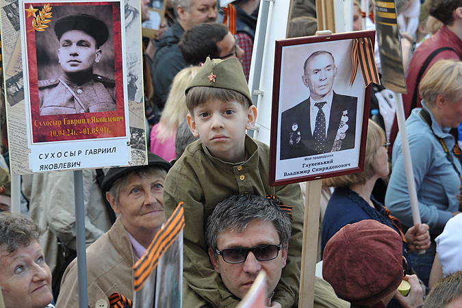 «Бессмертный полк» обвинили в постановке