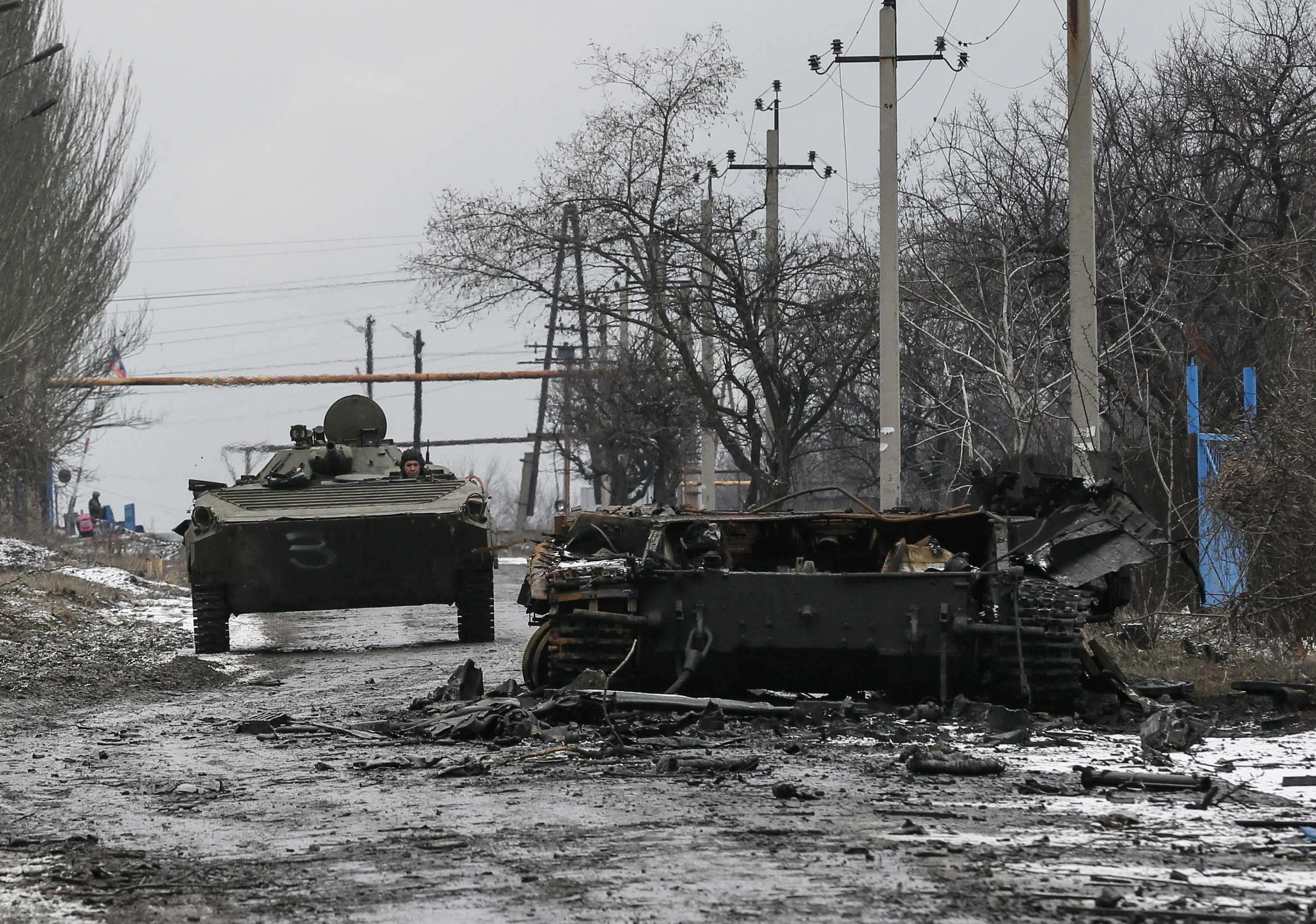 Сводки с передовой волгоград. Донецк Дебальцево Углегорск. Дебальцево 2015 танк. Донбасс Дебальцево котел. Война на Украине Дебальцевский котел.