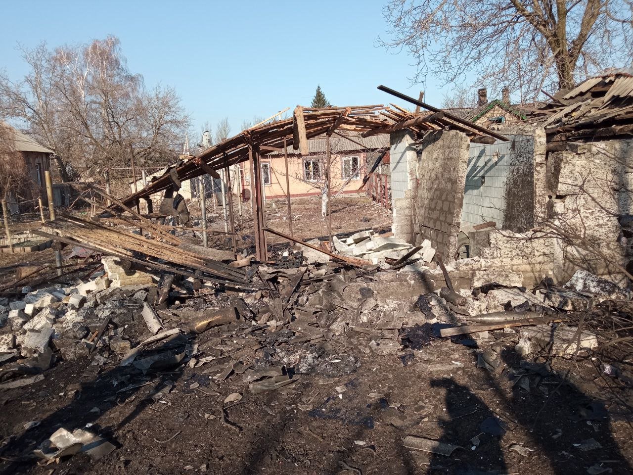 Какие обстрелы сегодня. Руины Донбасса. Разрушенный дом. Разрушенный Донбасс. Донецк разрушения.